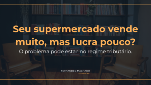 Gestor de supermercado analisando relatórios fiscais para escolher o regime tributário